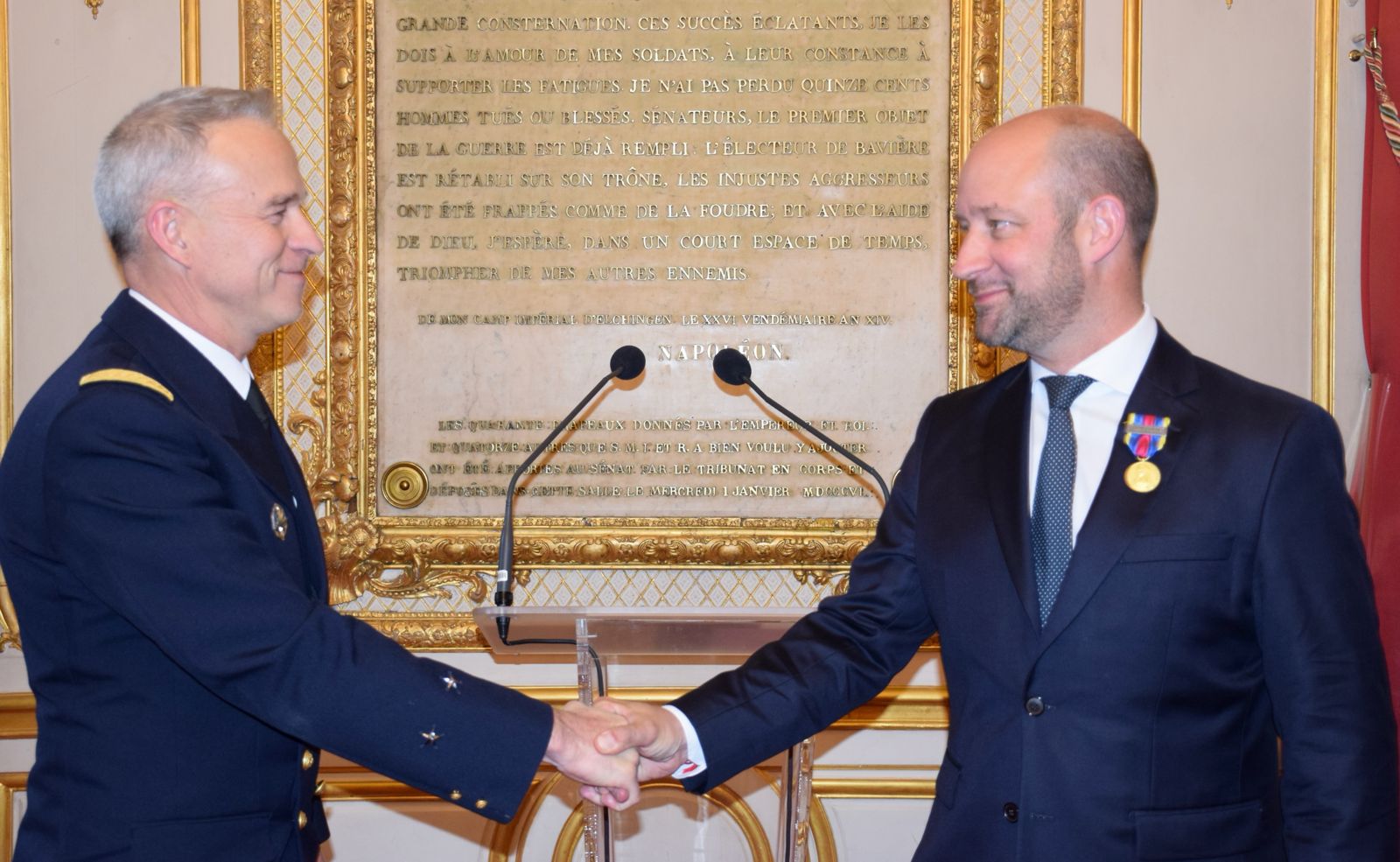 Loïc HERVÉ reçoit la médaille d’or des réservistes
