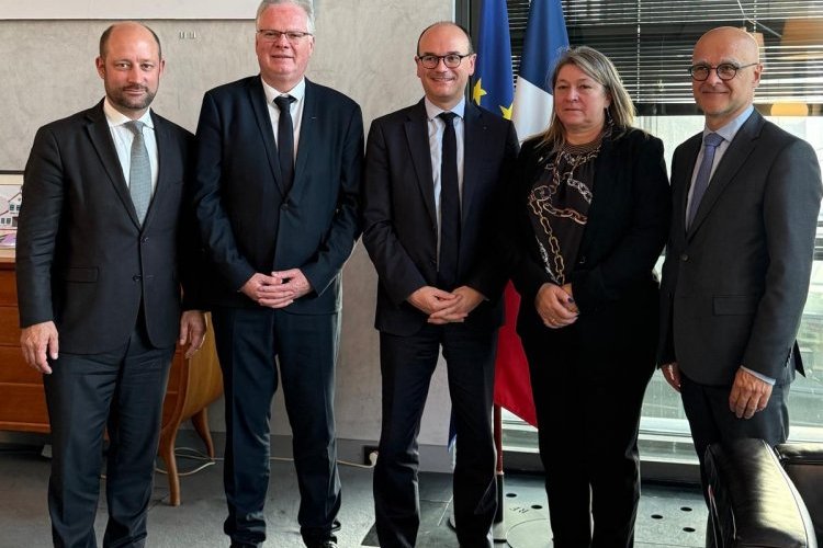 Loïc HERVÉ et Xavier ROSEREN rencontrent le Ministre chargé de l’Industrie

